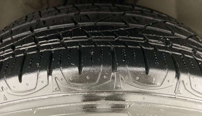 2018 Jeep Compass 2.0 LONGITUDE (O), Diesel, Manual, 15,035 km, Right Front Tyre Tread