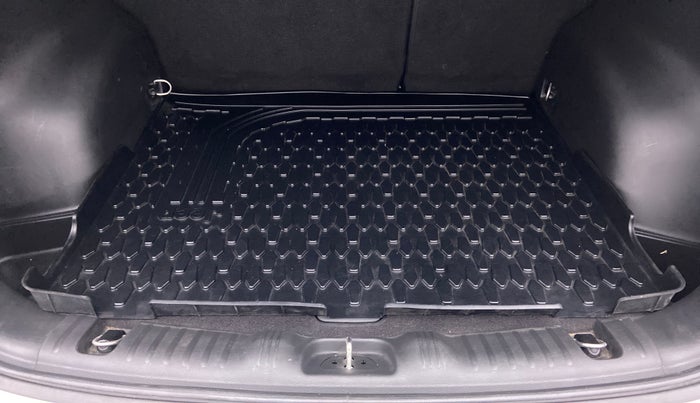 2018 Jeep Compass 2.0 LONGITUDE (O), Diesel, Manual, 15,035 km, Boot Inside