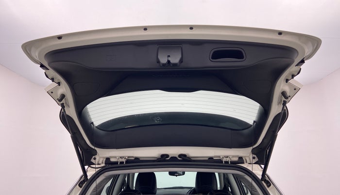 2018 Jeep Compass 2.0 LONGITUDE (O), Diesel, Manual, 15,035 km, Boot Door Open