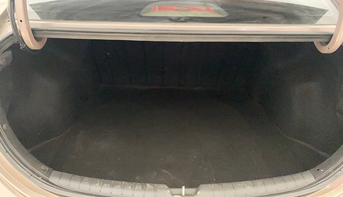 2017 Hyundai Verna 1.6 E PETROL, Petrol, Manual, 48,337 km, Boot Inside