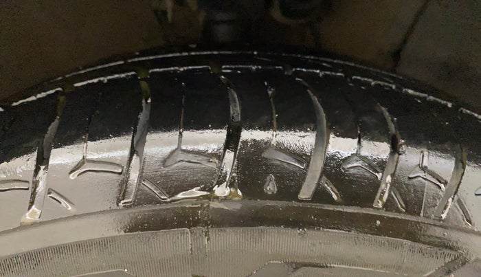 2017 Hyundai Verna 1.6 E PETROL, Petrol, Manual, 48,337 km, Right Front Tyre Tread