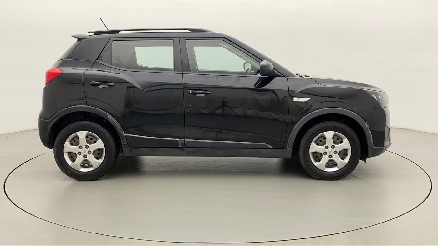 2019 Mahindra XUV300 W6 1.2 PETROL, Petrol, Manual, 99,438 km, Right Side View