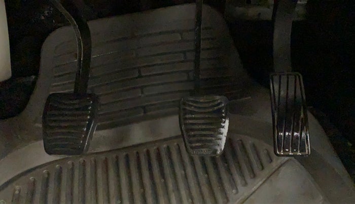 2019 Mahindra XUV300 W6 1.2 PETROL, Petrol, Manual, 99,438 km, Pedals
