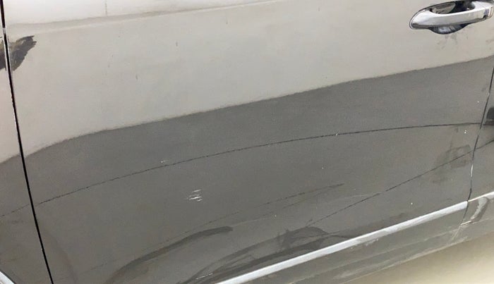 2019 Mahindra XUV300 W6 1.2 PETROL, Petrol, Manual, 99,438 km, Front passenger door - Minor scratches