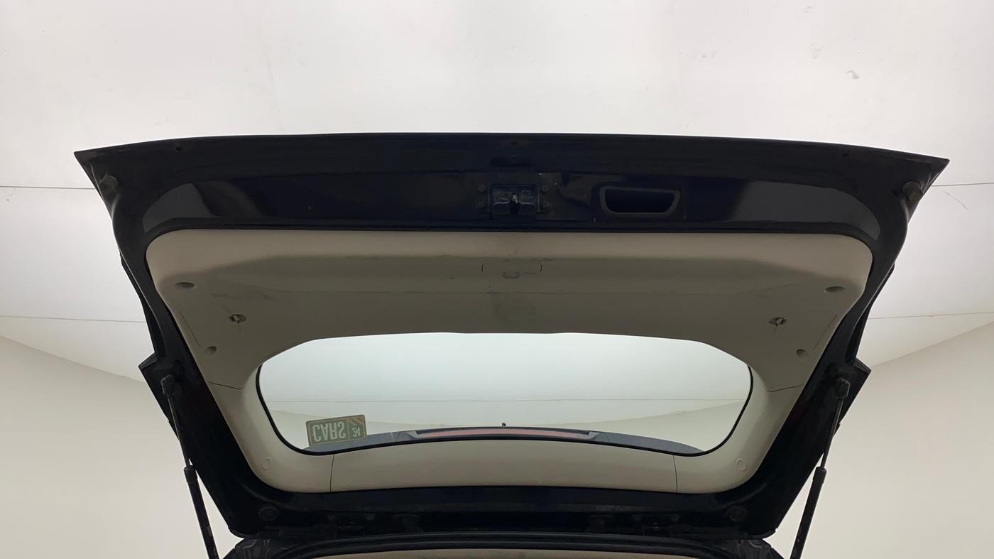 2019 Mahindra XUV300 W6 1.2 PETROL, Petrol, Manual, 99,438 km, Boot Door Open