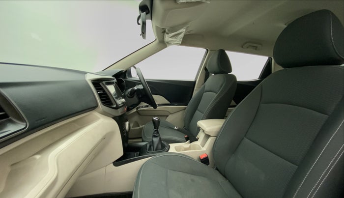 2019 Mahindra XUV300 W6 1.2 PETROL, Petrol, Manual, 99,438 km, Right Side Front Door Cabin