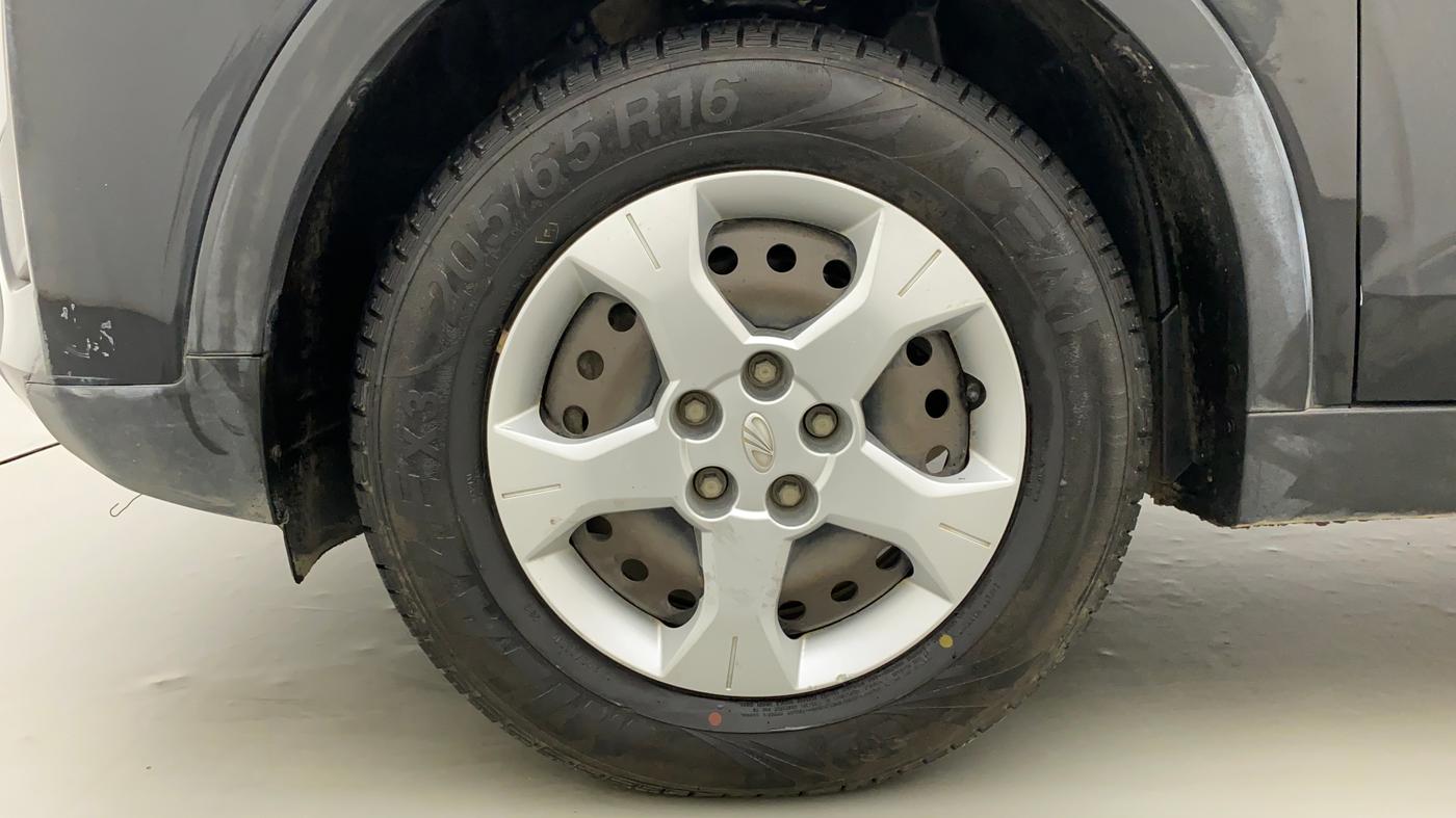 2019 Mahindra XUV300 W6 1.2 PETROL, Petrol, Manual, 99,438 km, Left Front Wheel