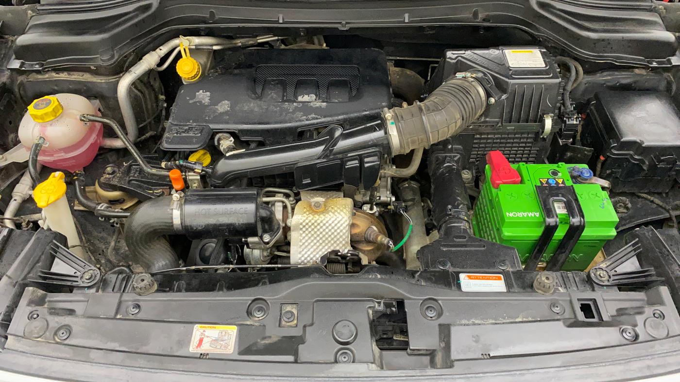 2019 Mahindra XUV300 W6 1.2 PETROL, Petrol, Manual, 99,438 km, Open Bonet
