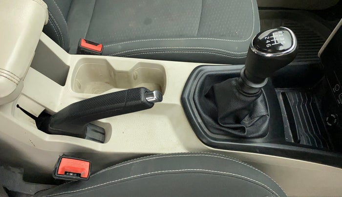 2019 Mahindra XUV300 W6 1.2 PETROL, Petrol, Manual, 99,438 km, Gear Lever