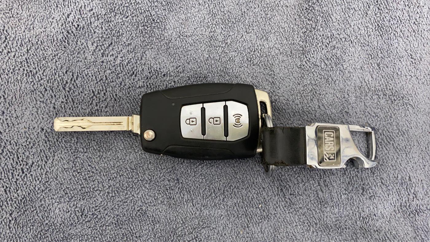 2019 Mahindra XUV300 W6 1.2 PETROL, Petrol, Manual, 99,438 km, Key Close Up