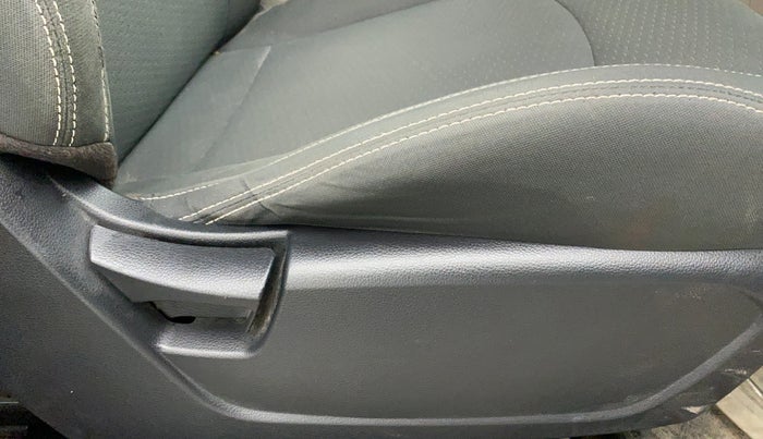 2019 Mahindra XUV300 W6 1.2 PETROL, Petrol, Manual, 99,438 km, Driver Side Adjustment Panel