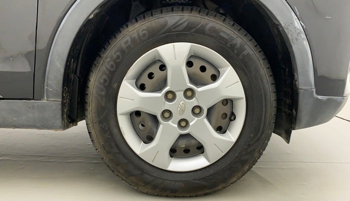 2019 Mahindra XUV300 W6 1.2 PETROL, Petrol, Manual, 99,438 km, Right Front Wheel
