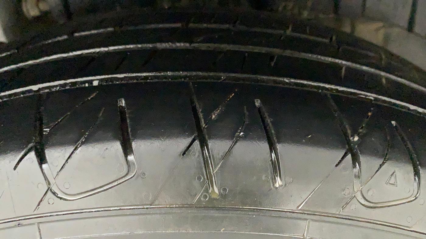 2019 Mahindra XUV300 W6 1.2 PETROL, Petrol, Manual, 99,438 km, Left Rear Tyre Tread