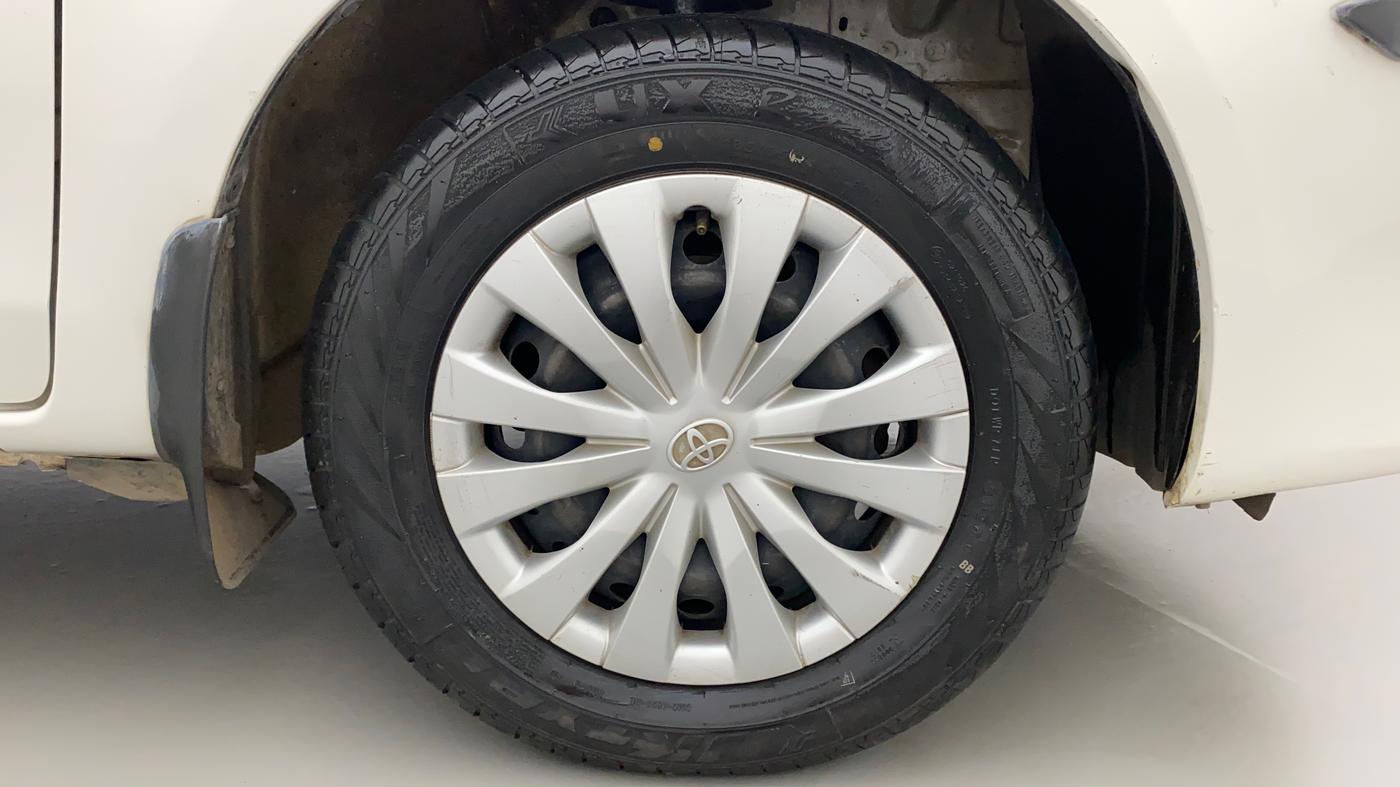 2015 Toyota Etios Liva G, Petrol, Manual, 88,127 km, Right Front Wheel