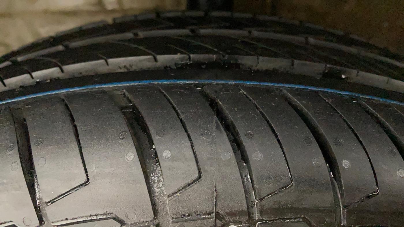2015 Toyota Etios Liva G, Petrol, Manual, 88,127 km, Left Front Tyre Tread