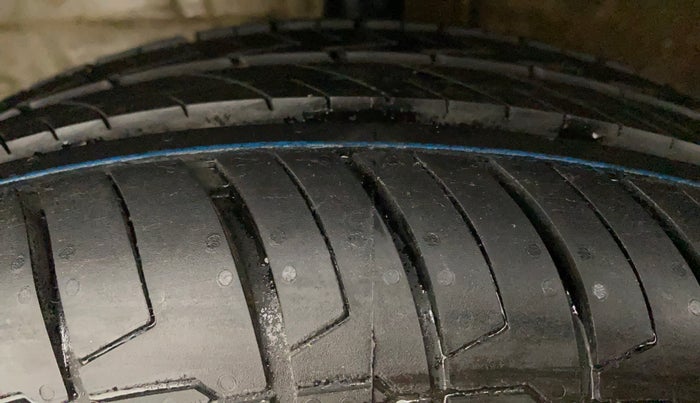 2015 Toyota Etios Liva G, Petrol, Manual, 88,127 km, Left Front Tyre Tread