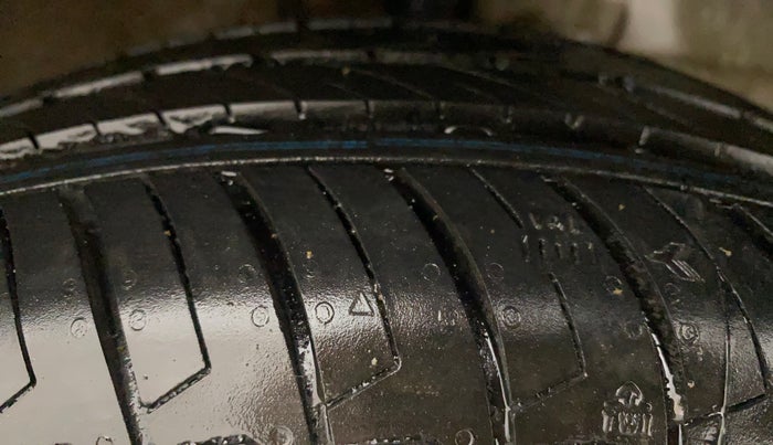 2015 Toyota Etios Liva G, Petrol, Manual, 88,127 km, Right Front Tyre Tread