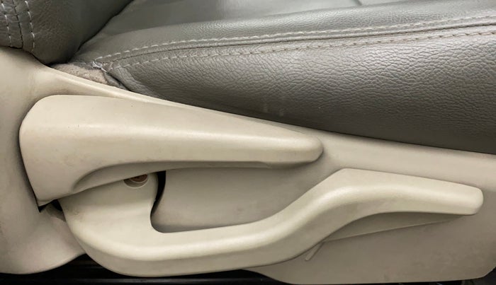 2015 Toyota Etios Liva G, Petrol, Manual, 88,127 km, Driver Side Adjustment Panel
