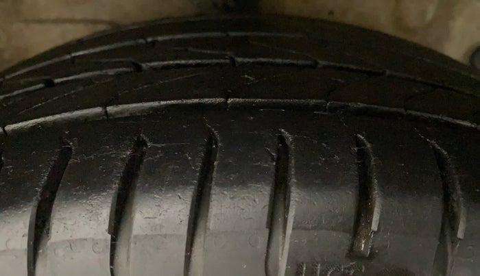 2015 Toyota Etios Liva G, Petrol, Manual, 88,127 km, Right Rear Tyre Tread