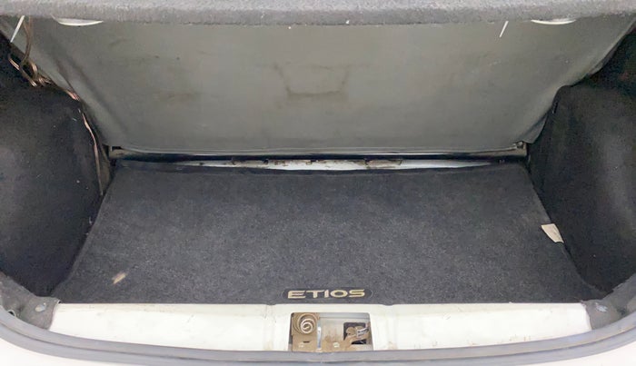 2015 Toyota Etios Liva G, Petrol, Manual, 88,127 km, Boot Inside