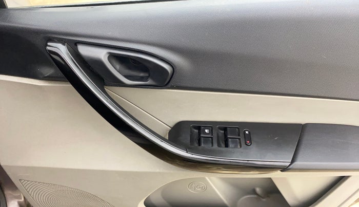 2017 Tata Tiago XT PETROL, Petrol, Manual, 30,618 km, Driver Side Door Panels Control
