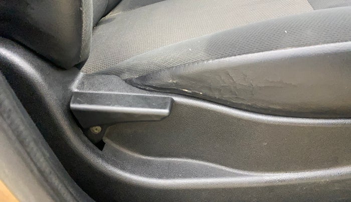 2017 Tata Tiago XT PETROL, Petrol, Manual, 30,618 km, Driver Side Adjustment Panel