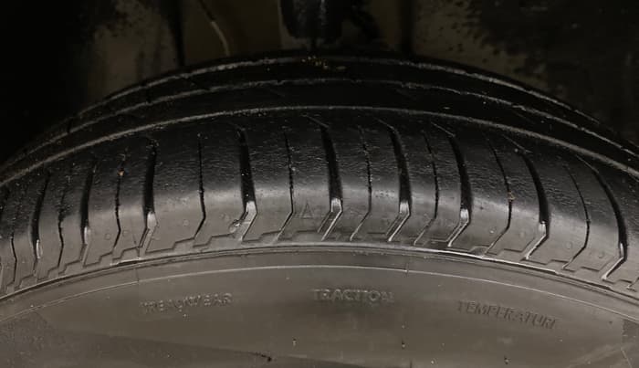 2024 Tata PUNCH ACCOMPLISHED AMT, Petrol, Automatic, 63,397 km, Right Front Tyre Tread