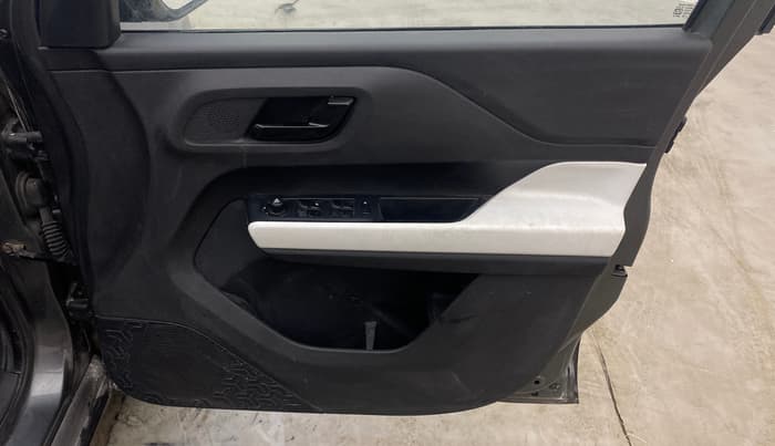 2024 Tata PUNCH ACCOMPLISHED AMT, Petrol, Automatic, 63,397 km, Driver Side Door Panels Control