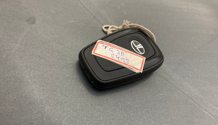 2024 Tata PUNCH ACCOMPLISHED AMT, Petrol, Automatic, 63,397 km, Key Close Up