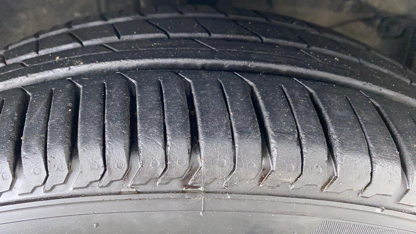 2011 Honda City V AT, Petrol, Automatic, 78,231 km, Right Front Tyre Tread