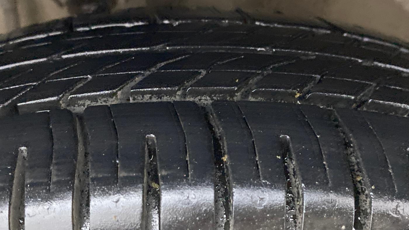 2011 Maruti Alto LXI, Petrol, Manual, 25,197 km, Right Front Tyre Tread