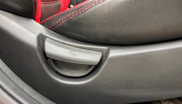 2019 Hyundai Grand i10 SPORTZ 1.2 KAPPA VTVT, Petrol, Manual, 20,709 km, Driver Side Adjustment Panel