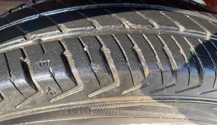 2022 Maruti Alto K10 LXI, Petrol, Manual, 32,407 km, Left Front Tyre Tread