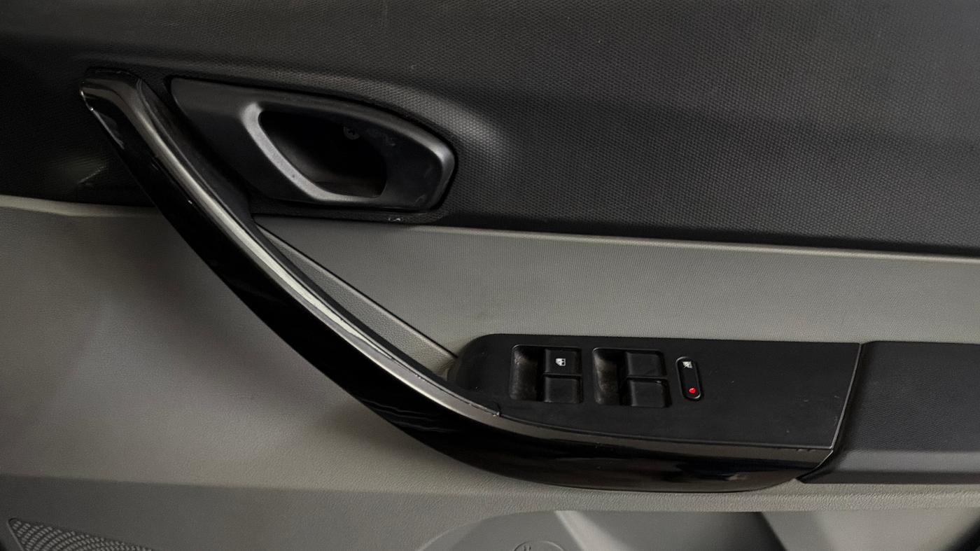 2020 Tata Tiago XT PETROL, Petrol, Manual, 40,804 km, Driver Side Door Panels Control