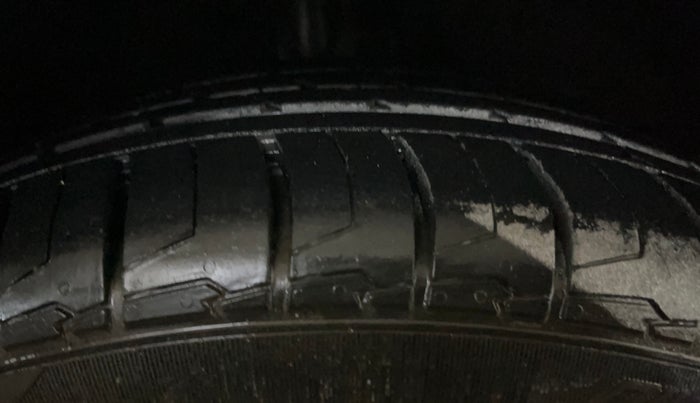 2018 Maruti Baleno ALPHA CVT PETROL 1.2, Petrol, Automatic, 53,012 km, Right Front Tyre Tread