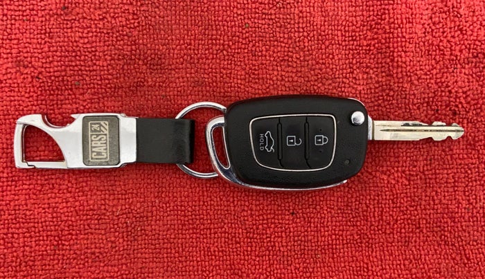 2020 Hyundai AURA S CNG, CNG, Manual, 37,676 km, Key Close Up