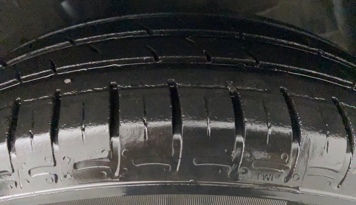 2020 Hyundai AURA S CNG, CNG, Manual, 37,676 km, Left Front Tyre Tread