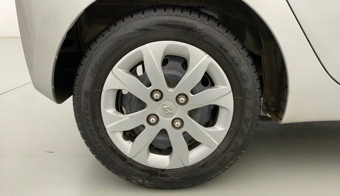 2017 Hyundai Eon SPORTZ, Petrol, Manual, 30,214 km, Right Rear Wheel