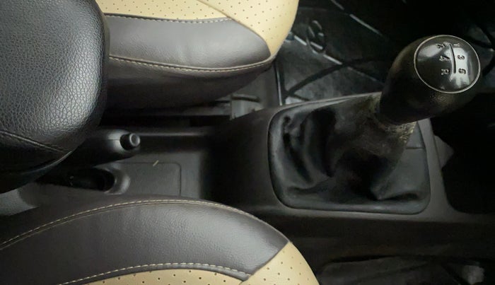 2017 Hyundai Eon SPORTZ, Petrol, Manual, 30,214 km, Gear Lever