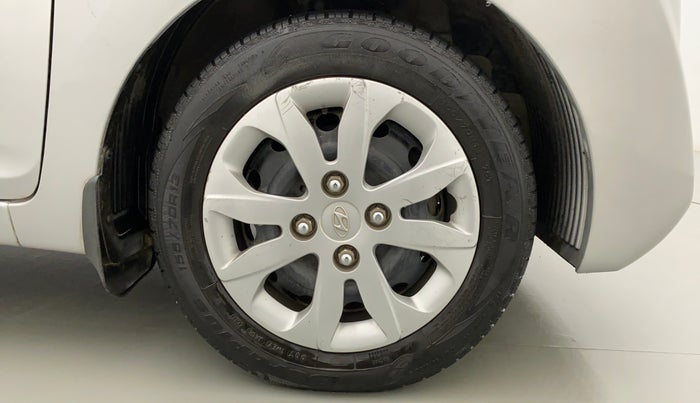 2017 Hyundai Eon SPORTZ, Petrol, Manual, 30,214 km, Right Front Wheel