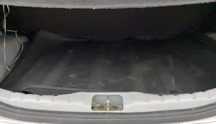 2017 Hyundai Eon SPORTZ, Petrol, Manual, 30,214 km, Boot Inside