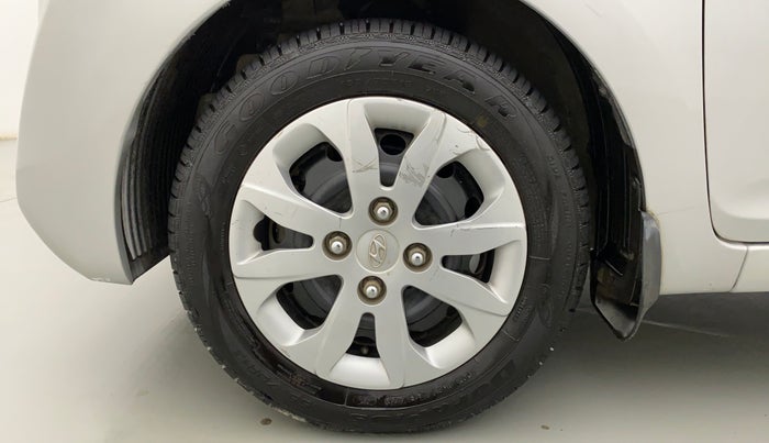 2017 Hyundai Eon SPORTZ, Petrol, Manual, 30,214 km, Left Front Wheel