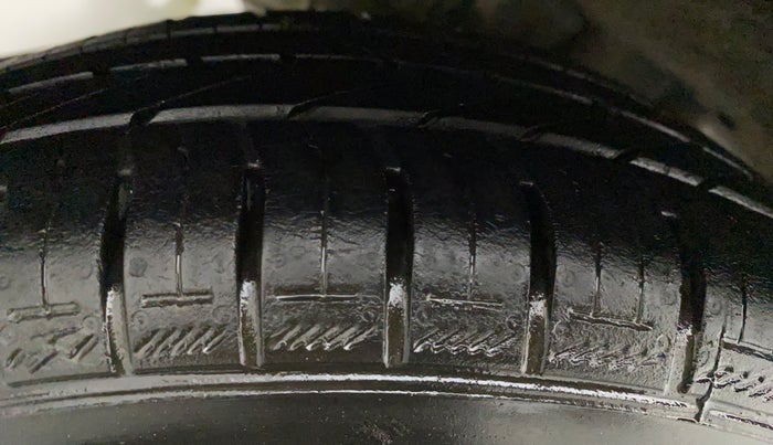 2017 Hyundai Eon SPORTZ, Petrol, Manual, 30,214 km, Right Rear Tyre Tread