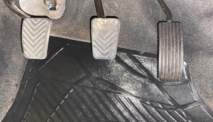 2017 Hyundai Eon SPORTZ, Petrol, Manual, 30,214 km, Pedals