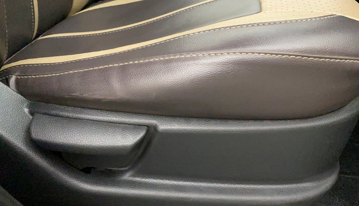 2017 Hyundai Eon SPORTZ, Petrol, Manual, 30,214 km, Driver Side Adjustment Panel