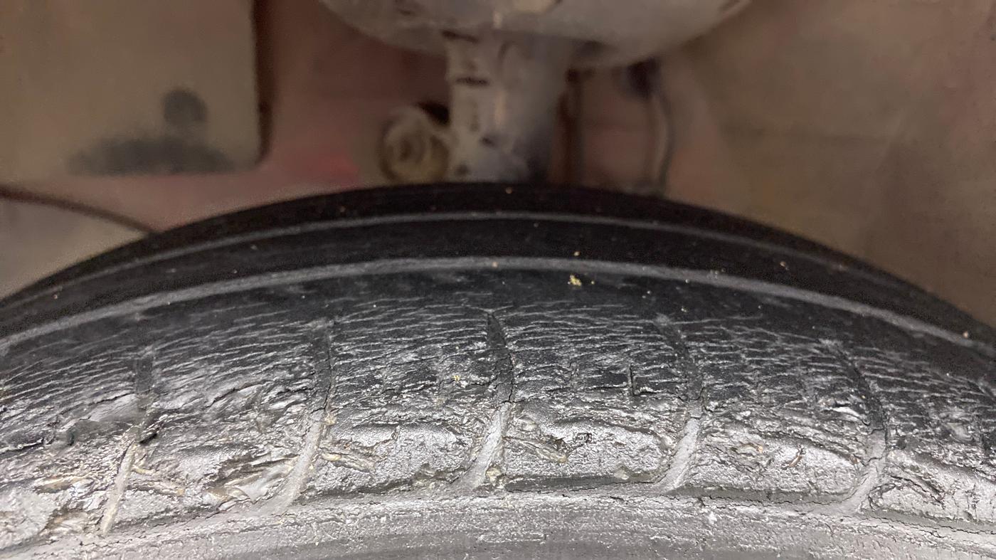 2013 Honda Brio V MT, Petrol, Manual, 60,993 km, Left Front Tyre Tread