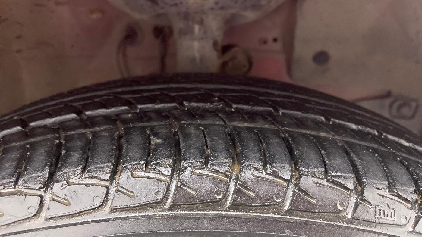 2013 Honda Brio V MT, Petrol, Manual, 60,993 km, Right Front Tyre Tread