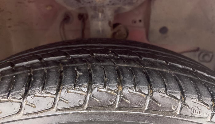 2013 Honda Brio V MT, Petrol, Manual, 60,993 km, Right Front Tyre Tread