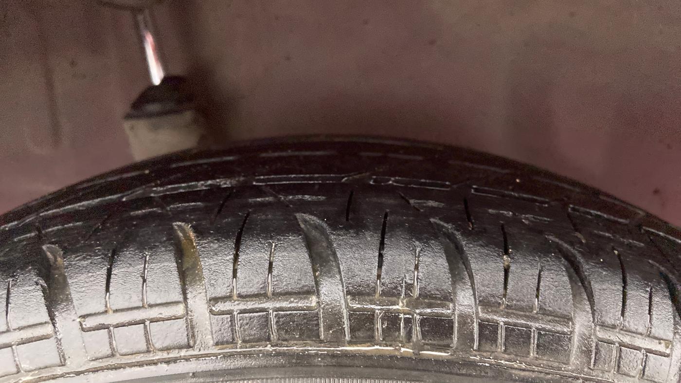 2013 Honda Brio V MT, Petrol, Manual, 60,993 km, Right Rear Tyre Tread
