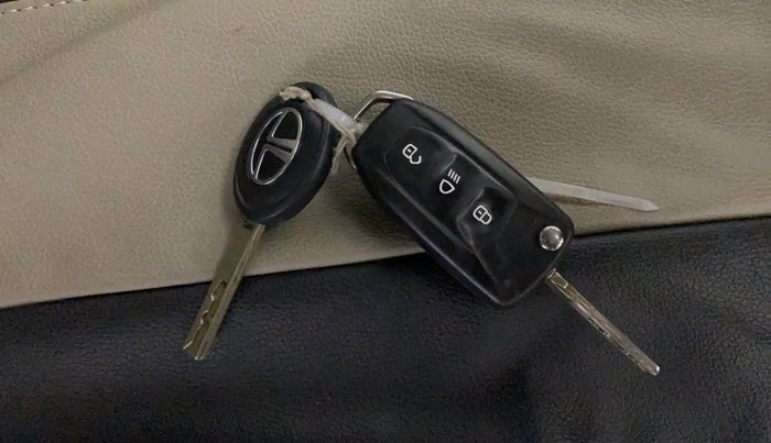 2019 Tata Tiago XZ PLUS PETROL, Petrol, Manual, 77,048 km, Key Close Up